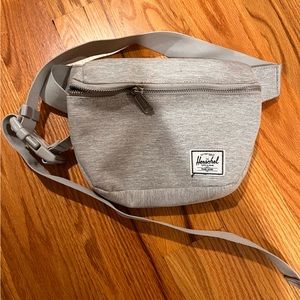 Herschel barely worn fanny pack!